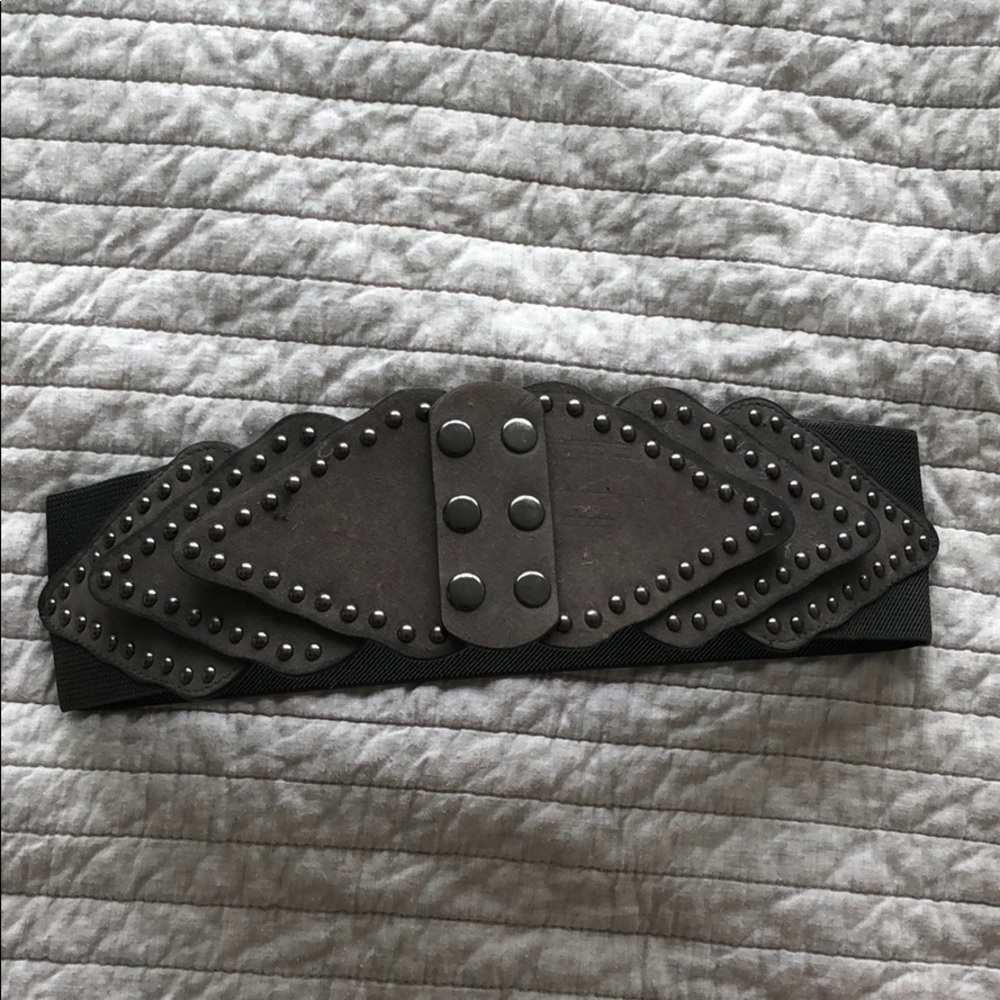 Dark grey belt with grey metal detail